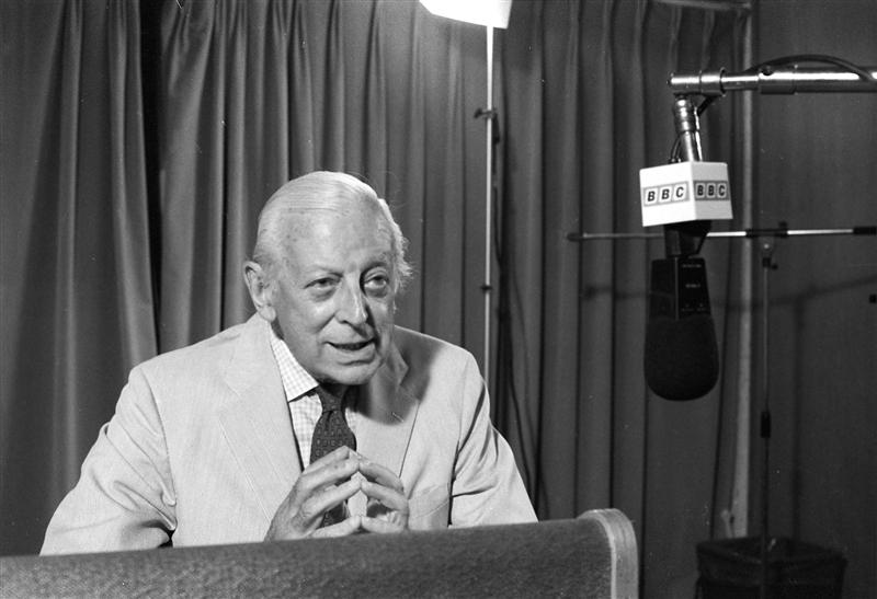 Alistair Cooke speaks at taping of his 2000th program 'Letter From America' at the British Broadcasting Company's Manhattan studio